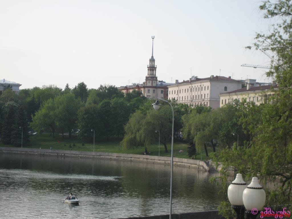 у свіслач глядзіцца менск - мой любімы горад...