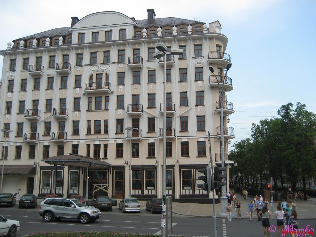 у свіслач глядзіцца менск - мой любімы горад...