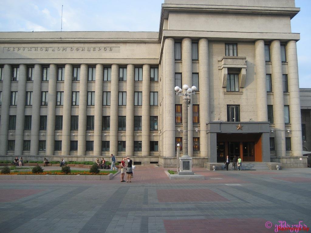 у свіслач глядзіцца менск - мой любімы горад...