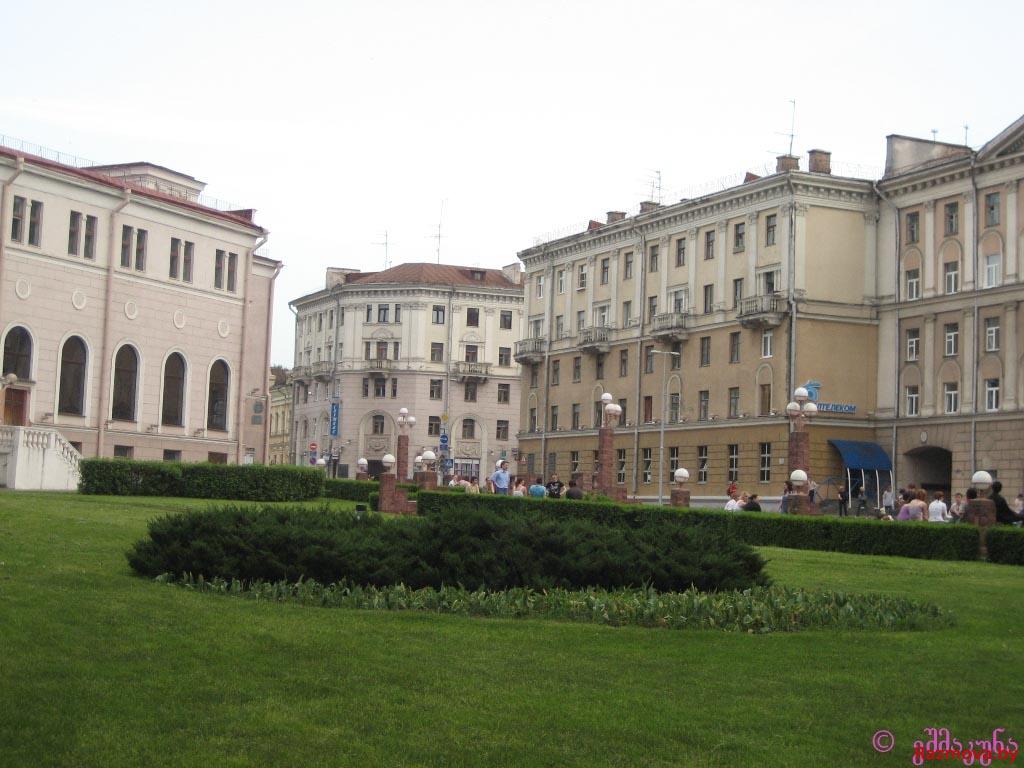 у свіслач глядзіцца менск - мой любімы горад...