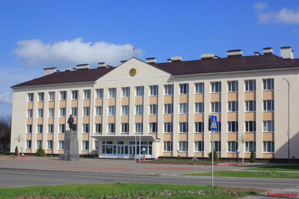 Будынак райвыканкама і помнік Леніну